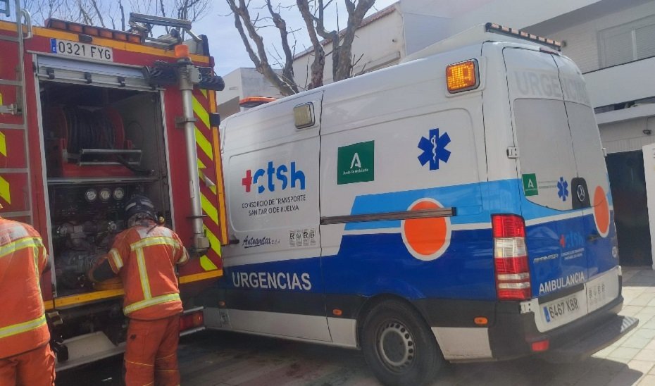 Herido un hombre con quemaduras en el incendio de una casa en Nerva