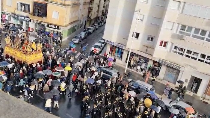 Viernes Santo: ninguna hermandad alcanza la Carrera Oficial ante la lluvia