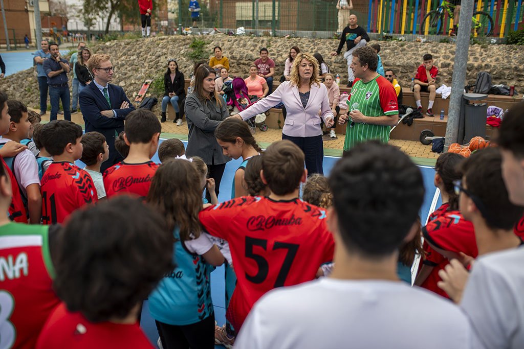 El Ayuntamiento pone a punto las pistas deportivas de Santa Marta