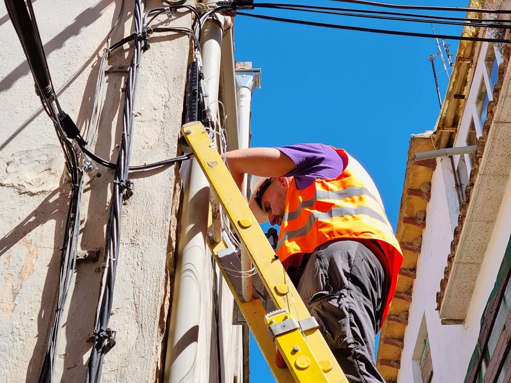 Seis pueblos de Huelva pierden líneas de teléfono fijo por el apagón del cobre