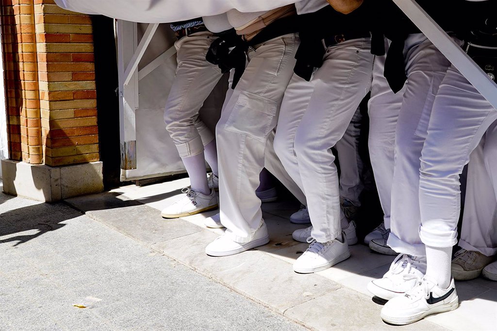 La Hermandad del Santo Entierro de Huelva carece de costaleros y capataz en un paso