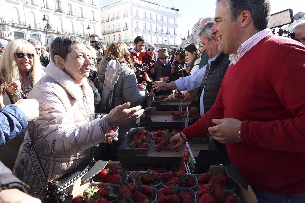 La fresa de Huelva se reivindica en la Puerta del Sol