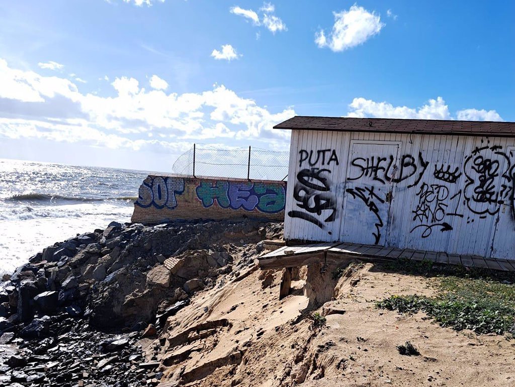 El alcalde de Punta Umbría ve «imposible» que El Portil tenga playa el próximo verano