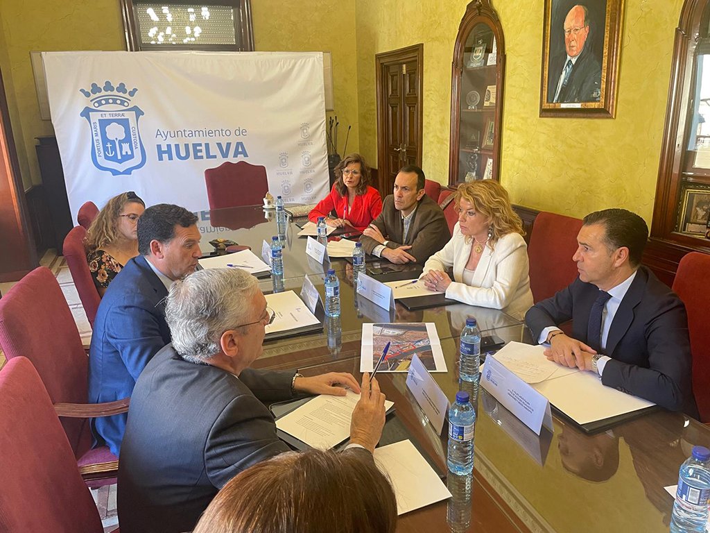 El Ayuntamiento y el Puerto analizan los avances en la reforma del Muelle de Levante