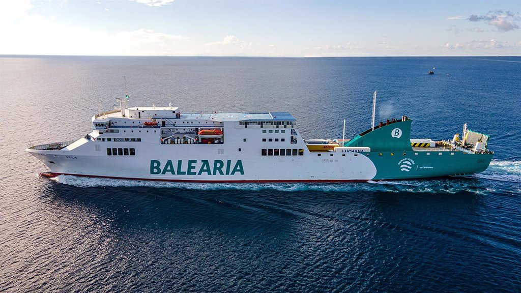 La ruta entre Canarias y Huelva se refuerza este verano con cuatro servicios semanales