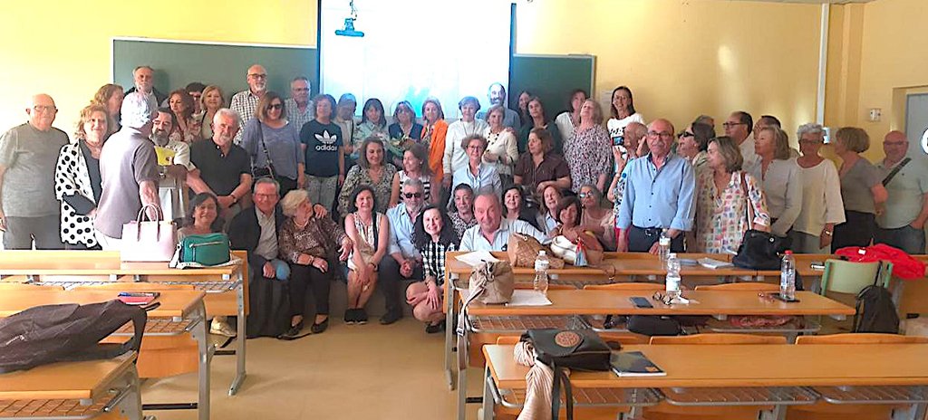 El alumnado del Aula de la Experiencia rinde homenaje a la artista onubense Pilar Barroso