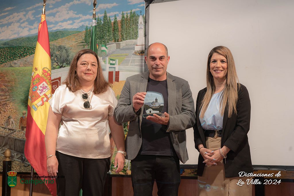 AFA El Campillo recibe la Distinción de la Villa de Campofrío