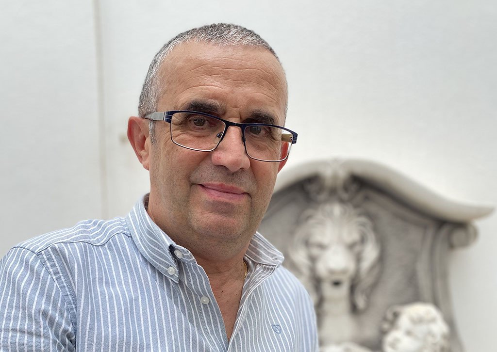 Antonio López García desvela la lucha contra el absentismo escolar femenino en una novela histórica