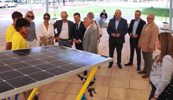 Curiosos vehículos solares toman la UHU