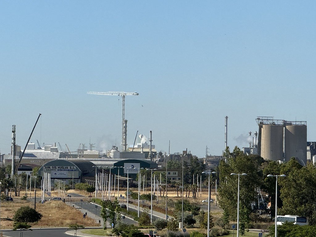Presentan una denuncia contra la nueva fábrica de Atlantic Copper por «infracción urbanística»