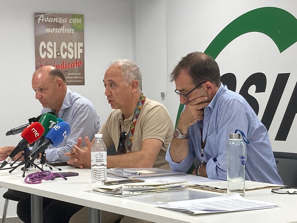 El CSIF denuncia la «caótica» gestión de personal en el Hospital Juan Ramón Jiménez