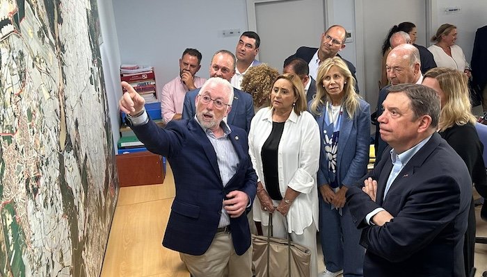 Visita Luis Planas a la CR Palos