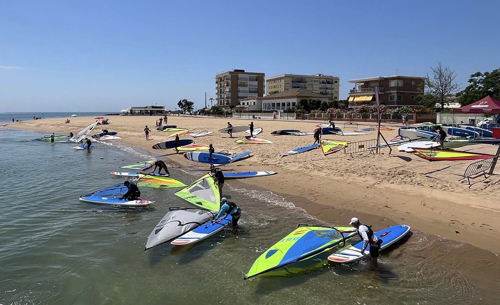 Punta Umbría acoge el Campeonato de España de Windsurfer