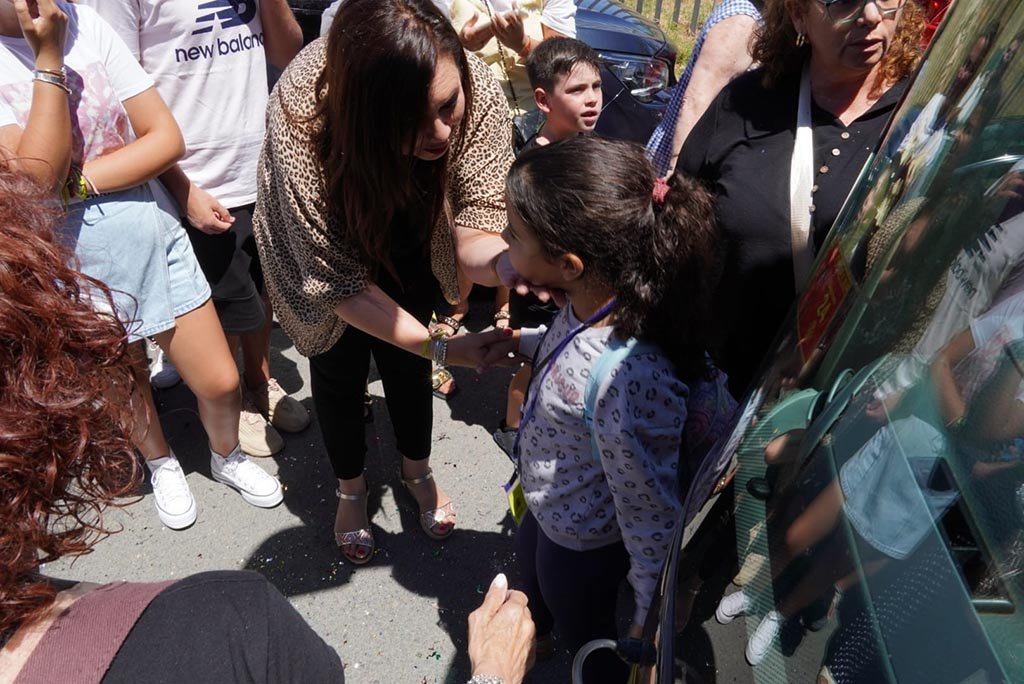 Un centenar de niños y niñas saharauis llegan a Huelva para disfrutar de sus ‘Vacaciones en paz’