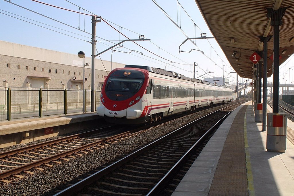 Cortada la línea ferroviaria Huelva-Sevilla por la rotura de la catenaria