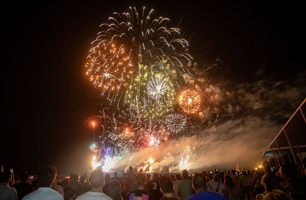 El cielo de Huelva protagoniza las dos últimas noches de Colombinas