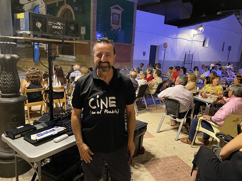 ‘Juan Cine’ y la magia de la gran pantalla en los pueblos pequeños de Huelva