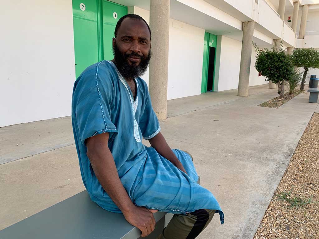 De una chabola a una residencia: el cambio en la vida de un inmigrante senegalés en Lepe