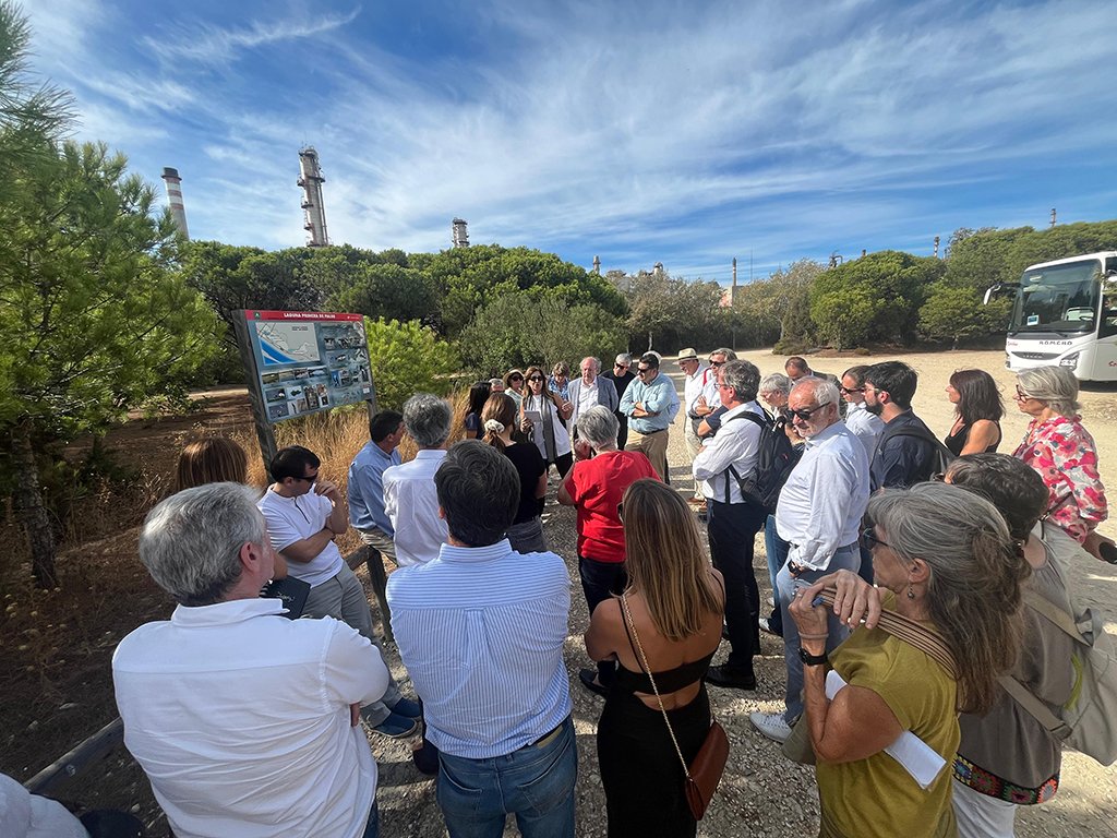 El Foro Transnacional Atlántico visita el Parque Energético La Rábida y la Laguna Primera de Palos