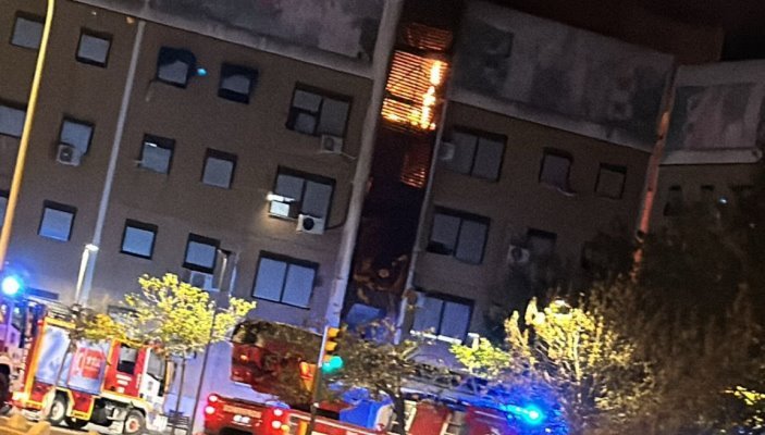 Una explosión incendia un edificio en El Torrejón
