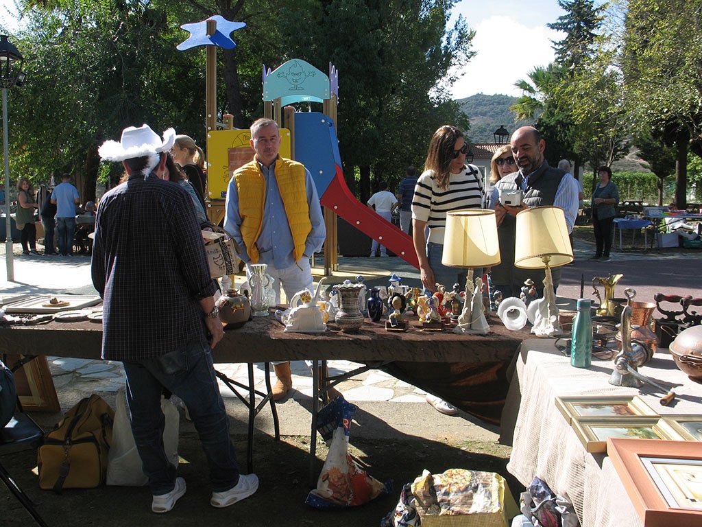 Tradición, oficios y convivencia se unen en el XI Mercadillo Artesanal La Alfilla