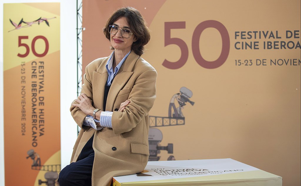 Paz Vega llega a Huelva «orgullosa e ilusionada» por ver reconocido su comienzo como directora