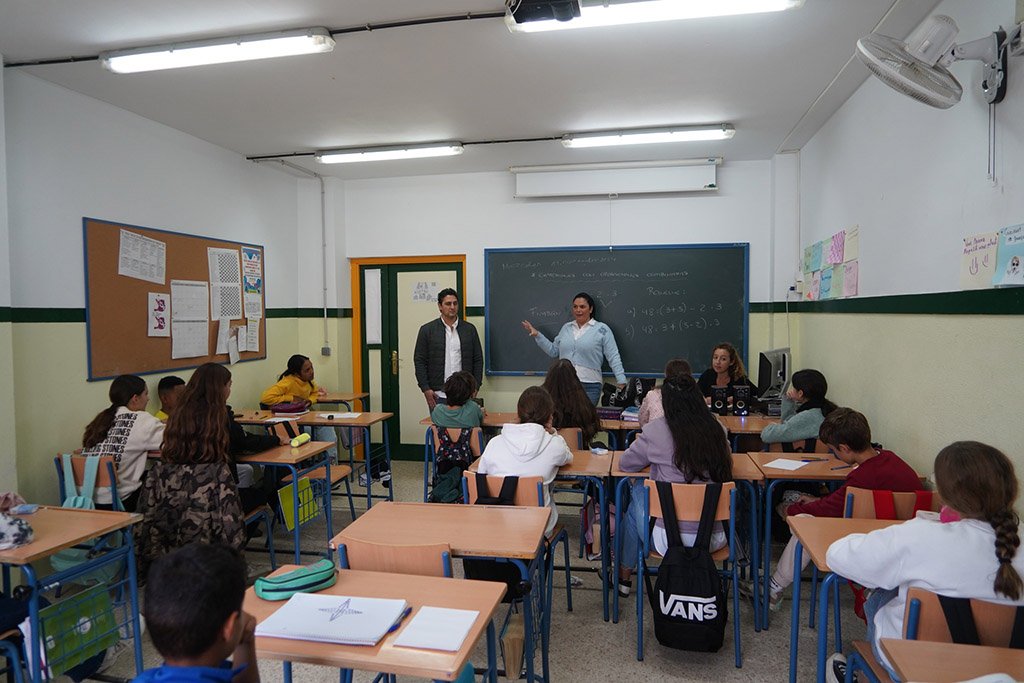 El Ayuntamiento de Moguer promueve varios talleres formativos en los institutos del municipio