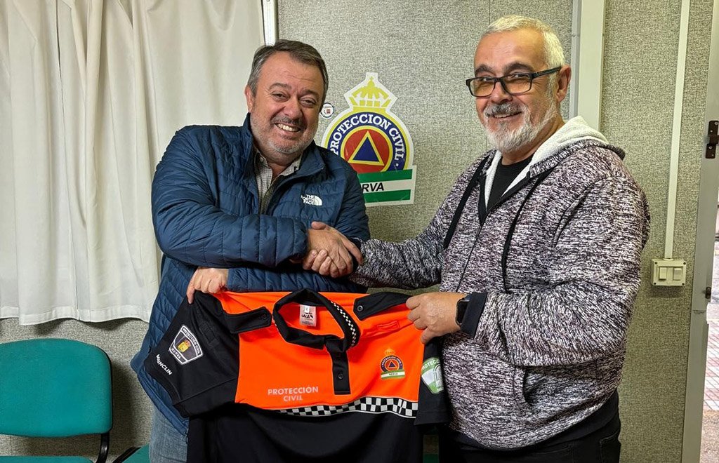 Mainclin adquiere nuevos uniformes para Protección Civil de Nerva