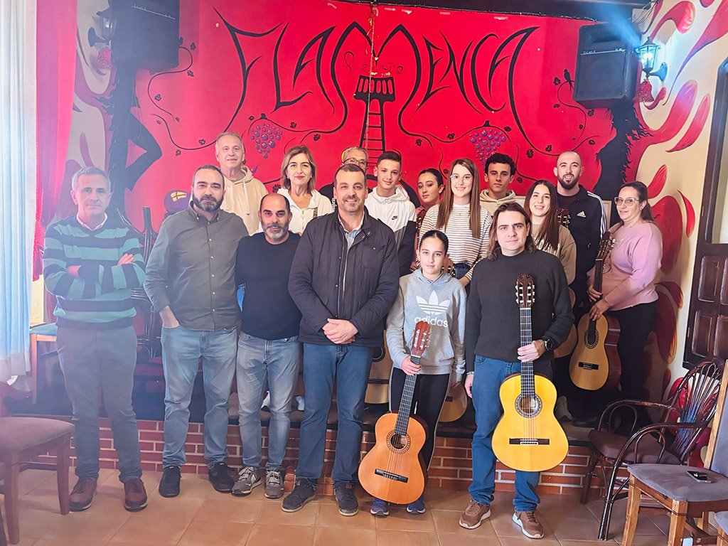 Nuevo curso de guitarra flamenca en la Peña El Candil Minero de El Campillo