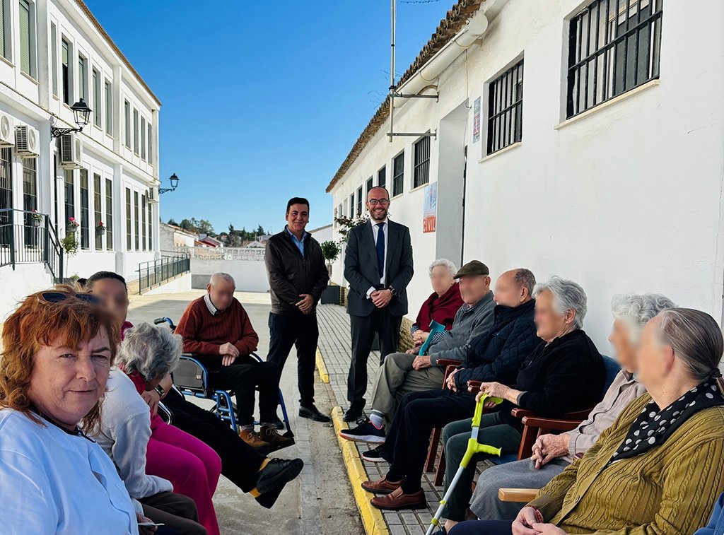 AFA El Campillo inaugura un jardín terapéutico para mayores
