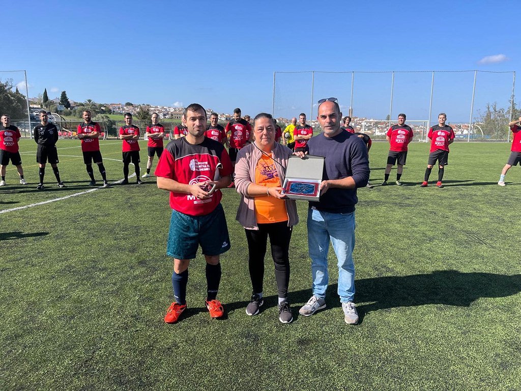 AFA El Campillo dona a Valencia los fondos obtenidos en su partido benéfico