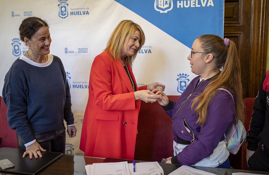 El Ayuntamiento entrega las llaves de otras cuatro viviendas municipales