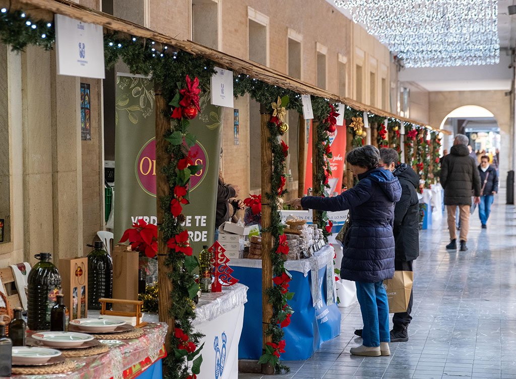 La Gran Vía expone los mejores aceites, quesos y conservas de la provincia