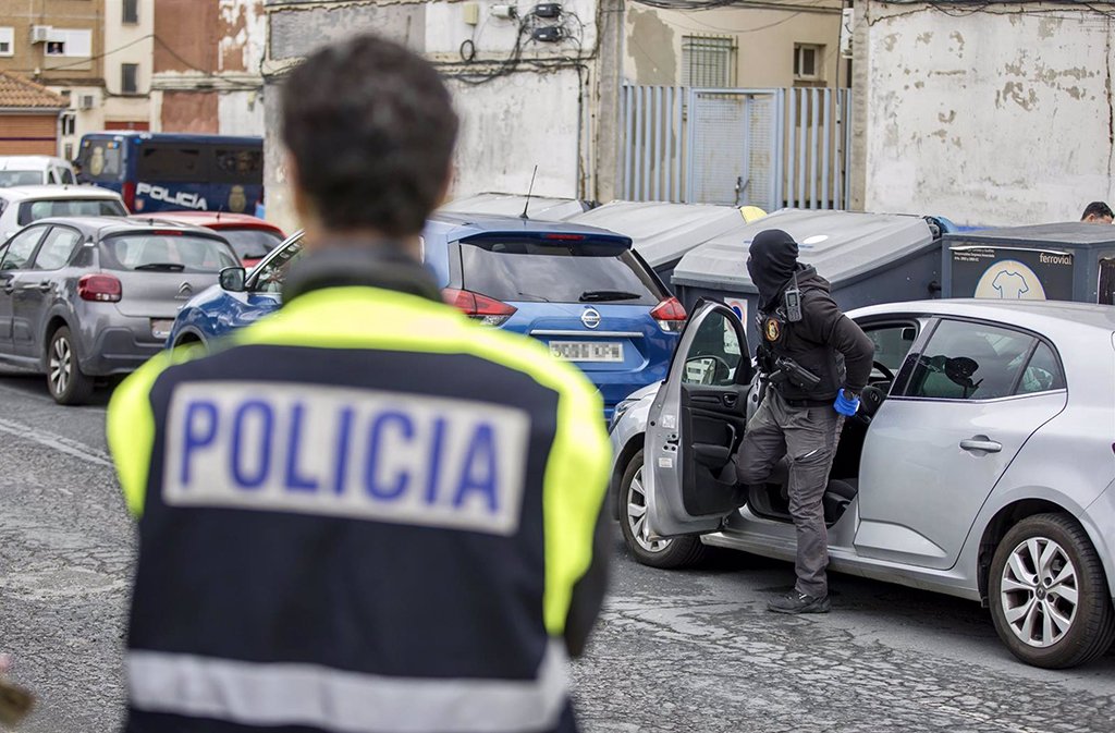 Arde en Pérez Cubillas el coche de un familiar del detenido por el tiroteo mortal de El Torrejón