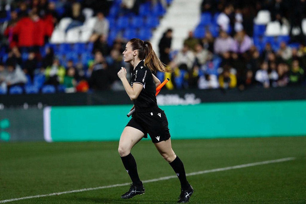 Lorena Hernández y sus éxitos en el estamento arbitral del fútbol