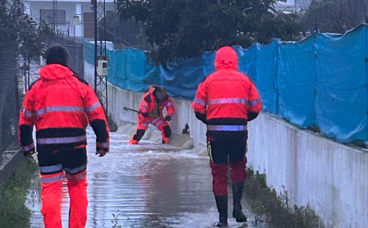 Bomberos en San Juan del Puerto inundaciones