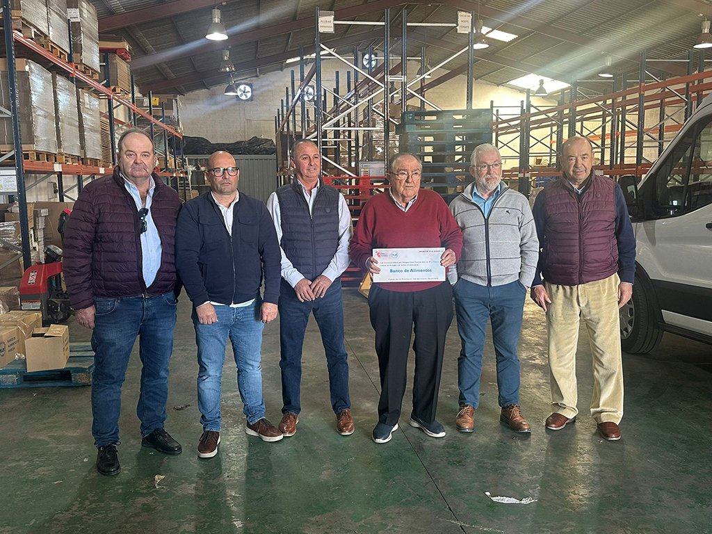 La CR Palos colabora con el Banco de Alimentos para “dar vida a las estanterías vacías”