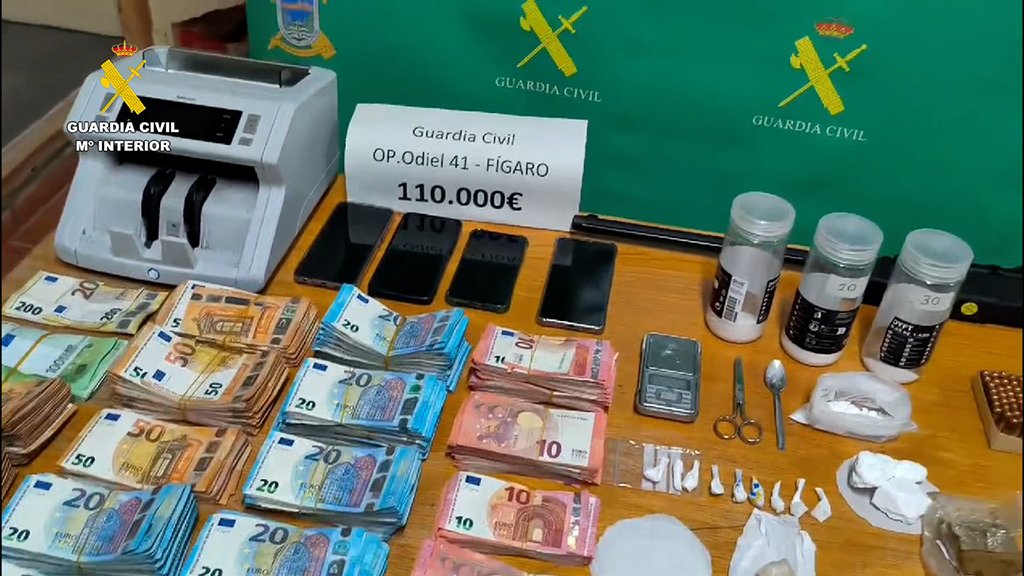 La Guardia Civil practica un registro domiciliario en El Campillo durante una operación contra la droga