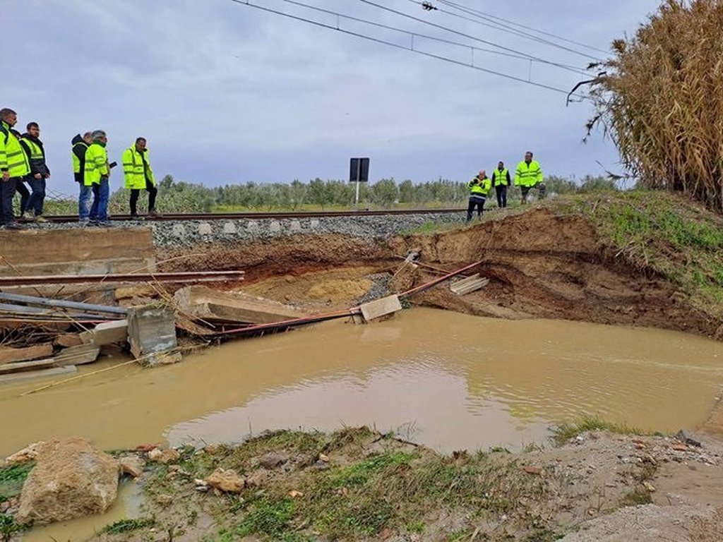 El temporal obliga de nuevo a interrumpir los trenes en la línea Huelva-Sevilla