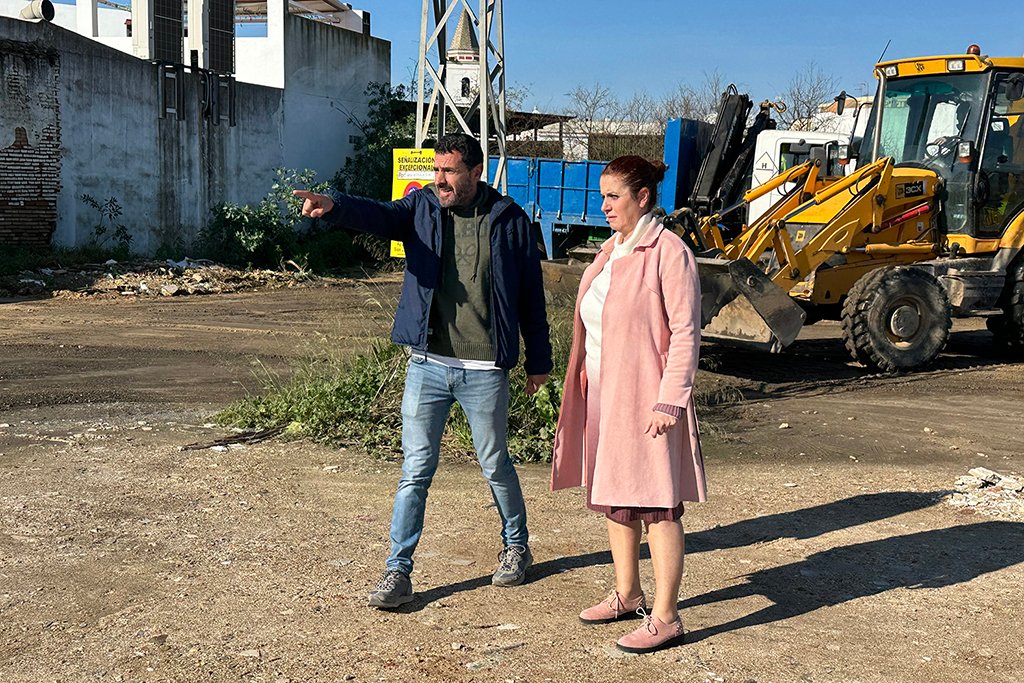 San Juan del Puerto mejora los aparcamientos de la calle Real