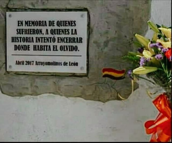Expolian las placas por las víctimas del franquismo en el cementerio de Arroyomolinos