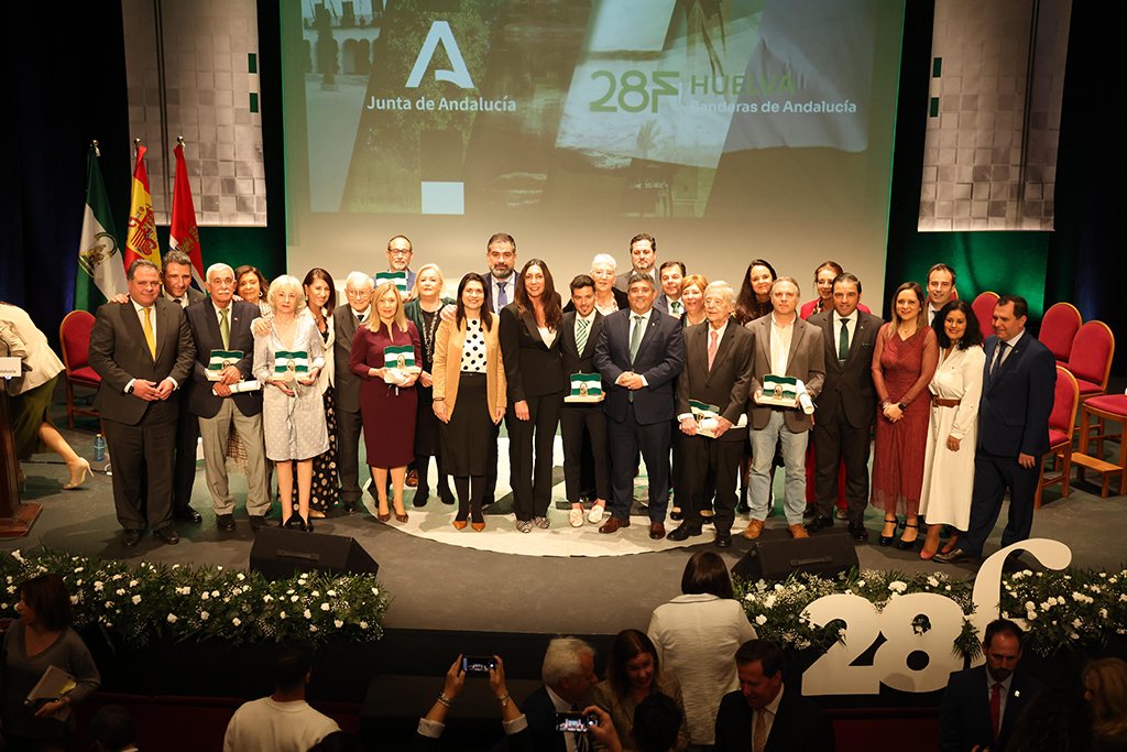 Las Banderas de Andalucía reconocen el potencial de Huelva para que la provincia «avance»