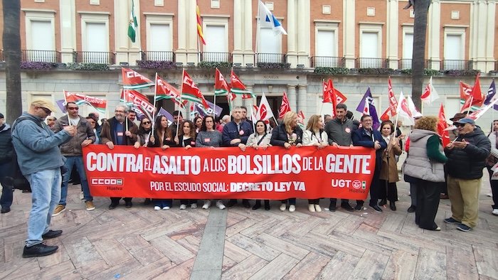 Concentración sindical en Huelva por el «uso oportunista de los derechos sociales»