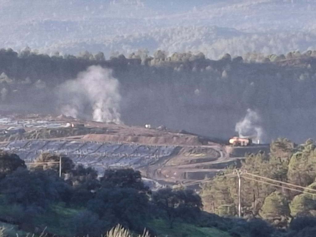La consejera niega «cualquier incendio» en el vertedero de Nerva