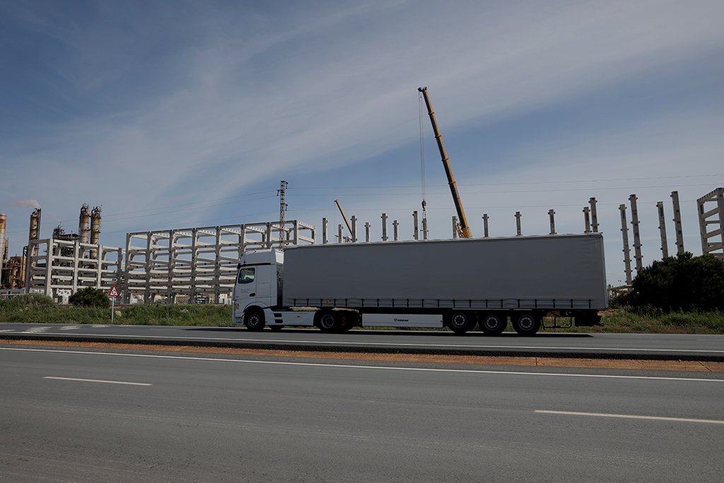 La vuelta a Europa de camiones con biocombustibles llega al Parque Energético de Moeve en Huelva