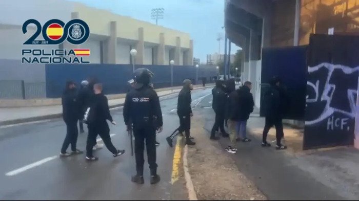 Cinco aficionados del Recre detenidos en Alicante tras una trifulca con palos y piedras
