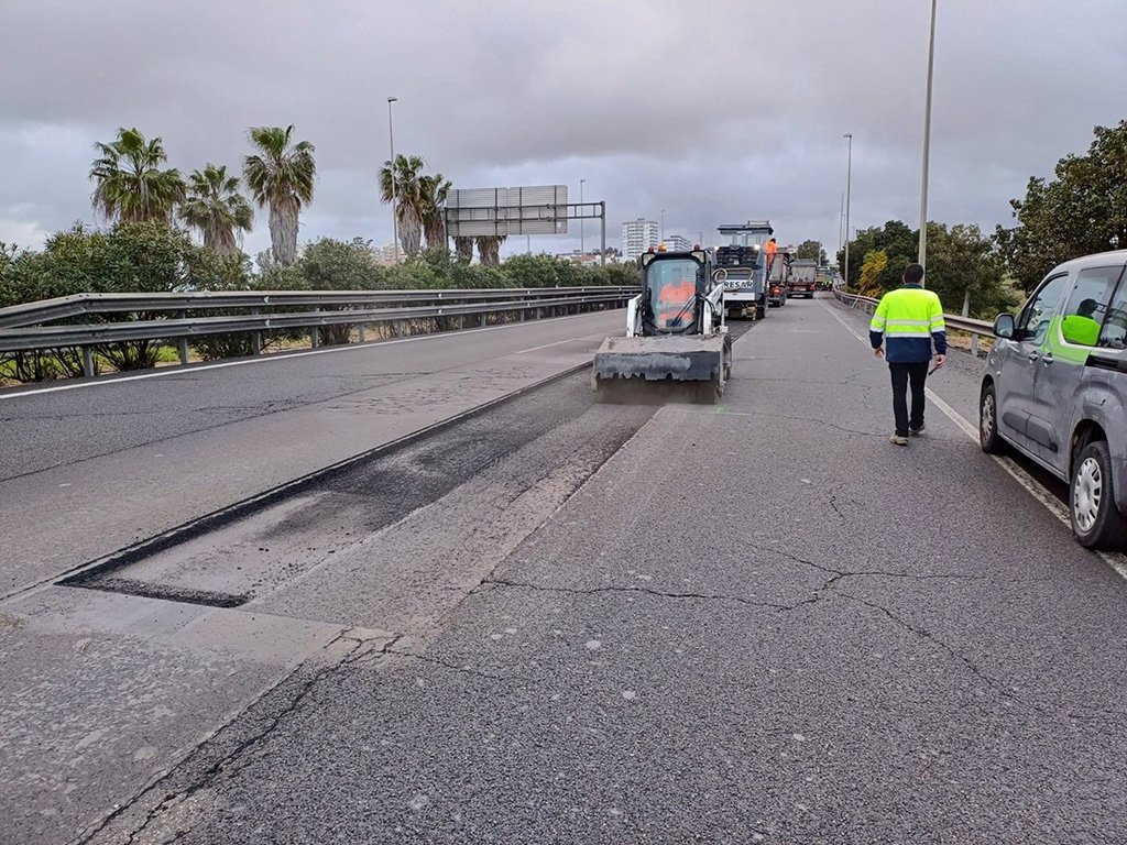 El Gobierno inicia la rehabilitación del firme de la A-49, la H-30 y la H-31