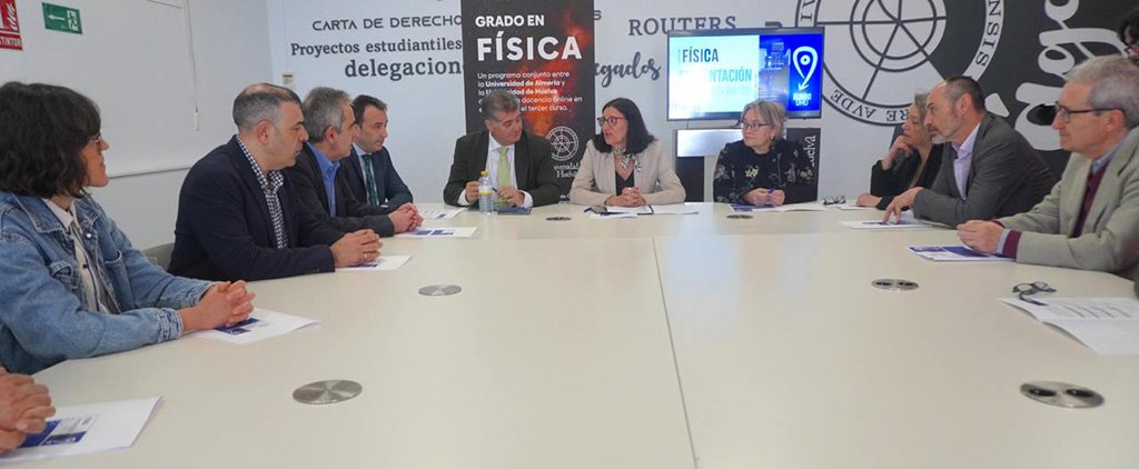 La UHU amplía su oferta académica con el Grado de Física